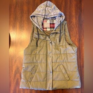 Women’s puffer vest with hood size large